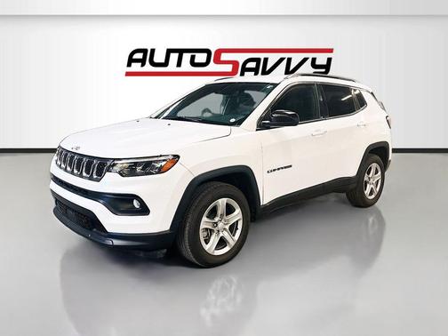 Bright White Clearcoat 2024 Jeep Compass Latitude