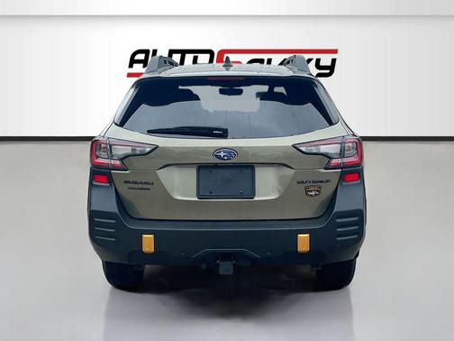 Autumn Green Metallic 2023 Subaru Outback Wilderness