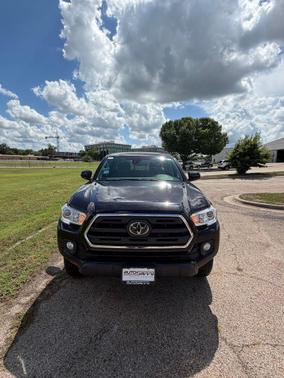 Midnight Black Metallic 2019 Toyota Tacoma SR5