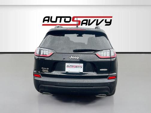Diamond Black Crystal Pearlcoat 2022 Jeep Cherokee Latitude Lux
