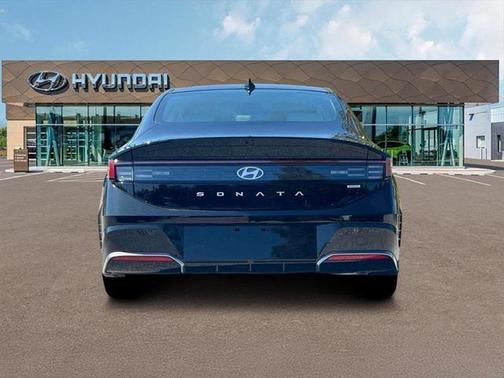 2025 Hyundai SONATA Hybrid SE