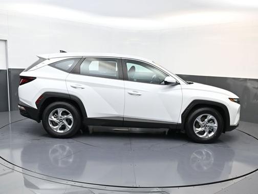 2022 Hyundai TUCSON SE