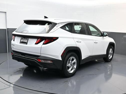 2022 Hyundai TUCSON SE