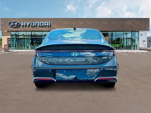2025 Hyundai SONATA Hybrid SE