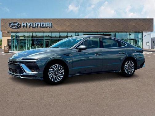 2025 Hyundai SONATA Hybrid SE