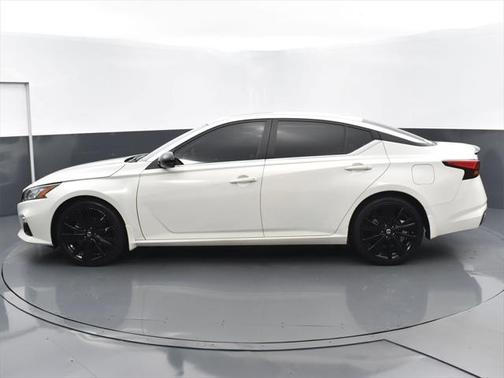 2022 Nissan Altima SR FWD