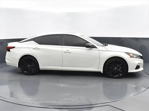 2022 Nissan Altima SR FWD