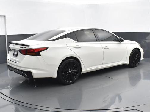 2022 Nissan Altima SR FWD