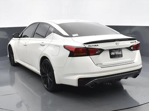 2022 Nissan Altima SR FWD