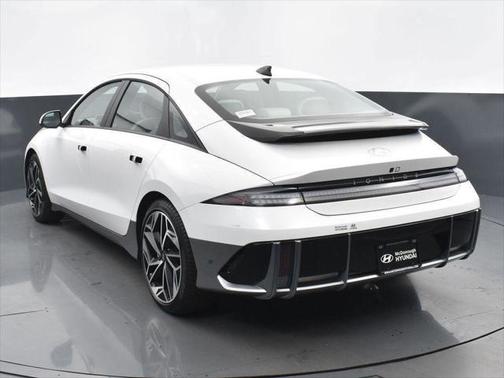 2025 Hyundai IONIQ 6 SE
