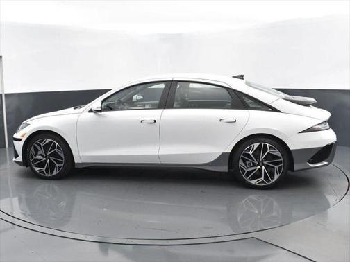 2025 Hyundai IONIQ 6 SE
