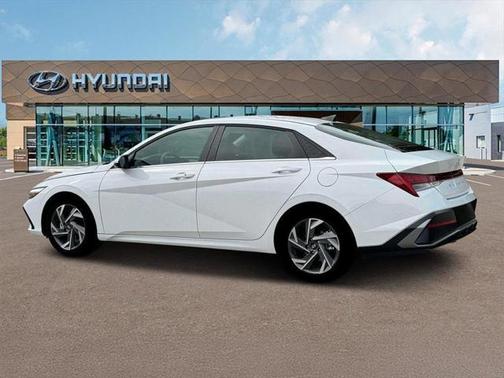 2025 Hyundai ELANTRA SEL