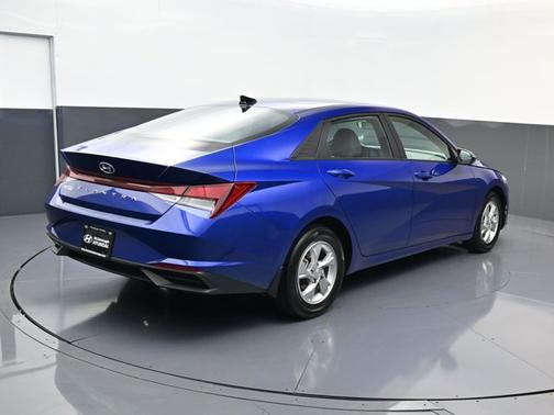 2023 Hyundai ELANTRA SE