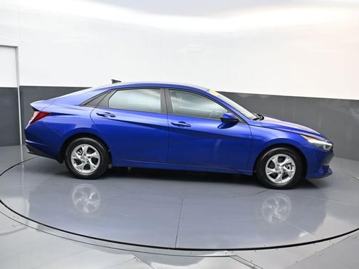 2023 Hyundai ELANTRA SE