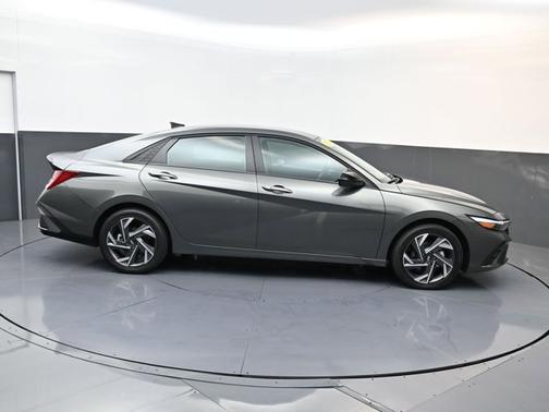 2025 Hyundai ELANTRA HEV SEL Sport