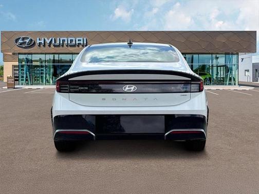 2025 Hyundai SONATA Hybrid SE