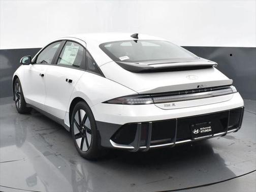 2025 Hyundai IONIQ 6 SE