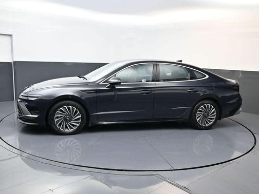 2025 Hyundai SONATA Hybrid SE