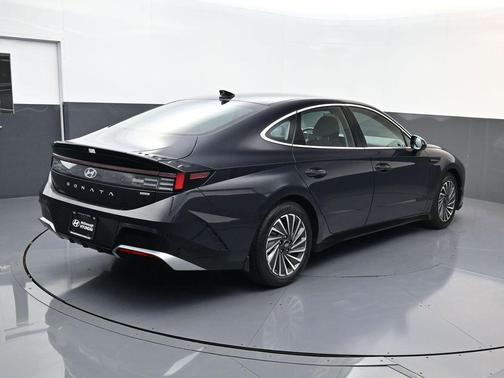 2025 Hyundai SONATA Hybrid SE