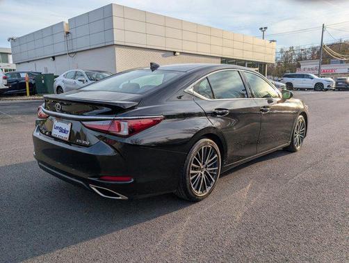 2023 Lexus ES 350 Base