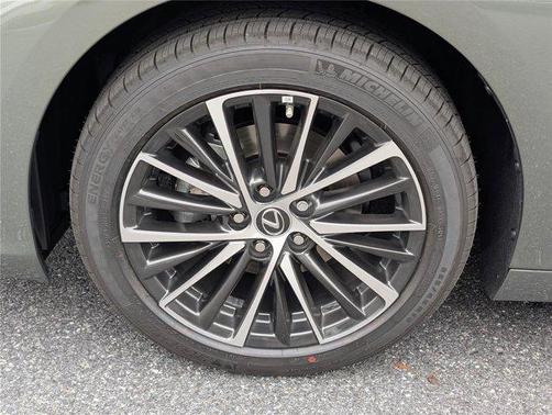 2025 Lexus ES 300h Base