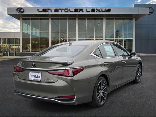 2025 Lexus ES 300h Base