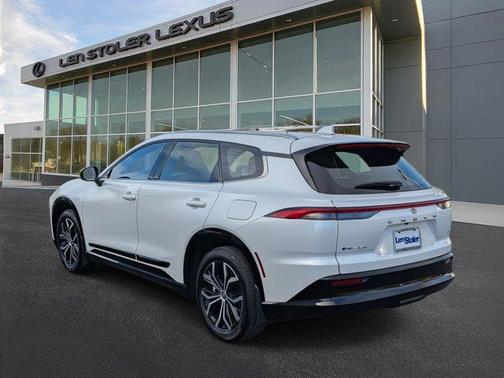 2025 Toyota Crown Signia XLE