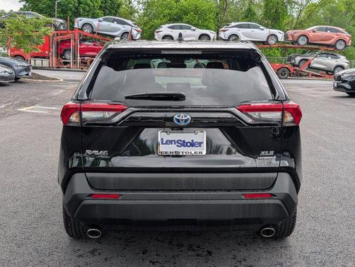 2022 Toyota RAV4 Hybrid XLE