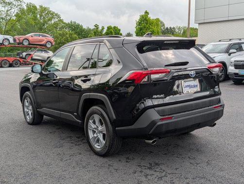 2022 Toyota RAV4 Hybrid XLE