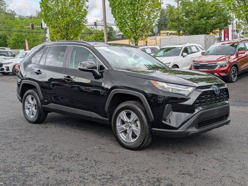 2022 Toyota RAV4 Hybrid XLE