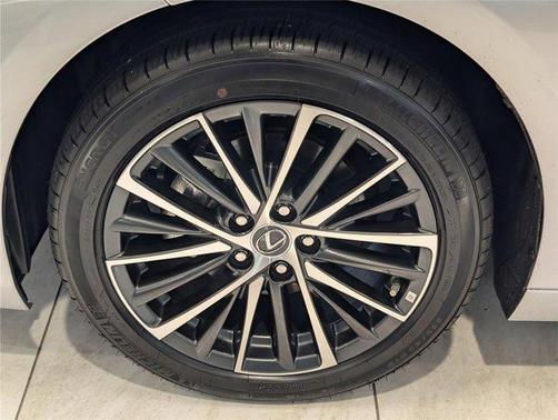 2025 Lexus ES 300h Base