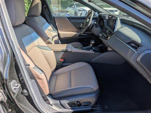 2025 Lexus ES 300h Base