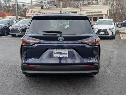 2024 Toyota Sienna LE