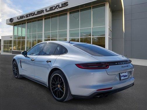 2018 Porsche Panamera 4S