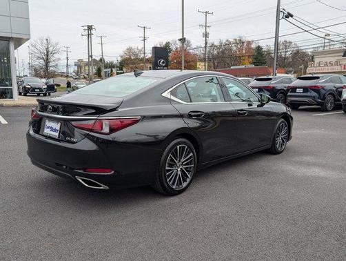 2022 Lexus ES 350 Base