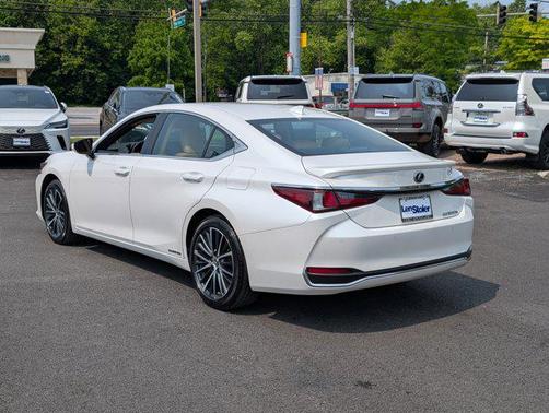 2022 Lexus ES 300h Base