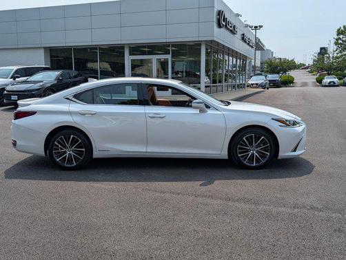 2022 Lexus ES 300h Base