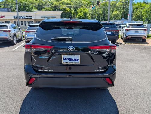 Midnight Black Metallic 2020 Toyota Highlander XLE