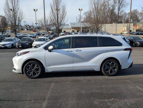 2025 Toyota Sienna Platinum