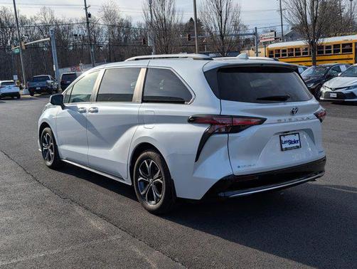 2025 Toyota Sienna Platinum