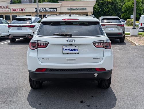 Bright White Clearcoat 2024 Jeep Compass Latitude