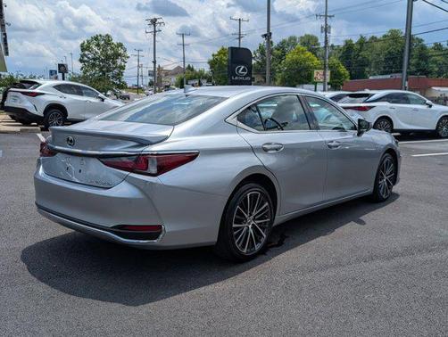 2023 Lexus ES 250 Base