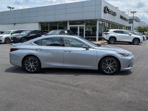 2023 Lexus ES 250 Base