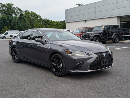2022 Lexus ES 300h F SPORT