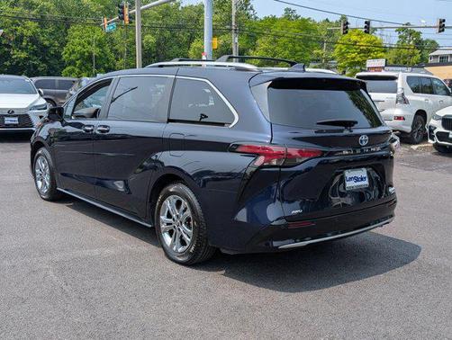 2024 Toyota Sienna Platinum 7 Passenger