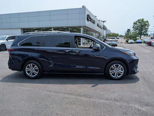 2024 Toyota Sienna Platinum 7 Passenger