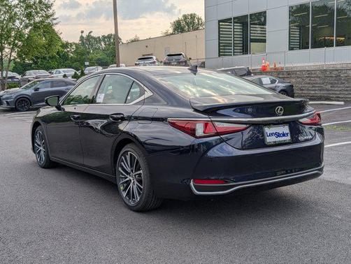 2025 Lexus ES 300h F SPORT Design