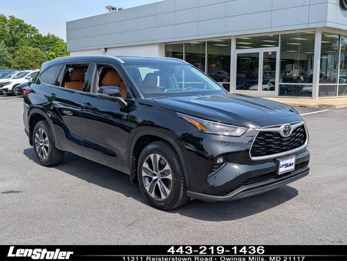 Midnight Black Metallic 2022 Toyota Highlander XLE