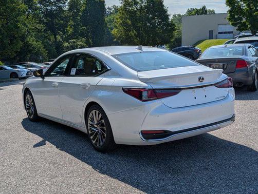 2025 Lexus ES 300h Luxury