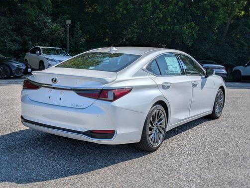 2025 Lexus ES 300h Luxury